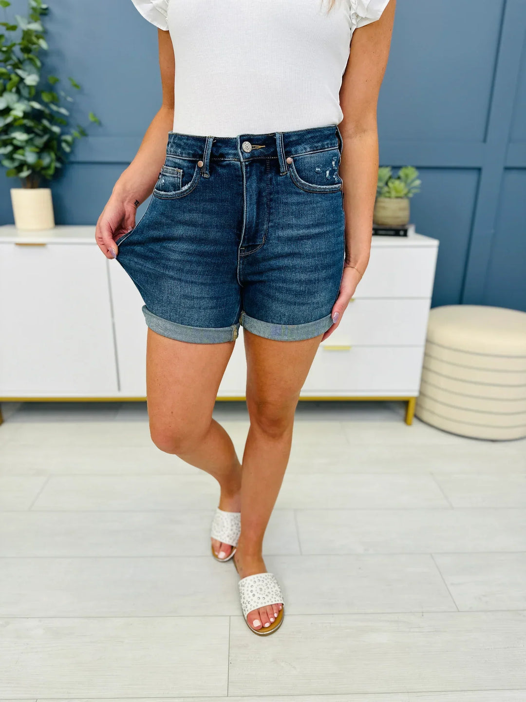 Elowyn | Classic Cuffed Denim Shorts